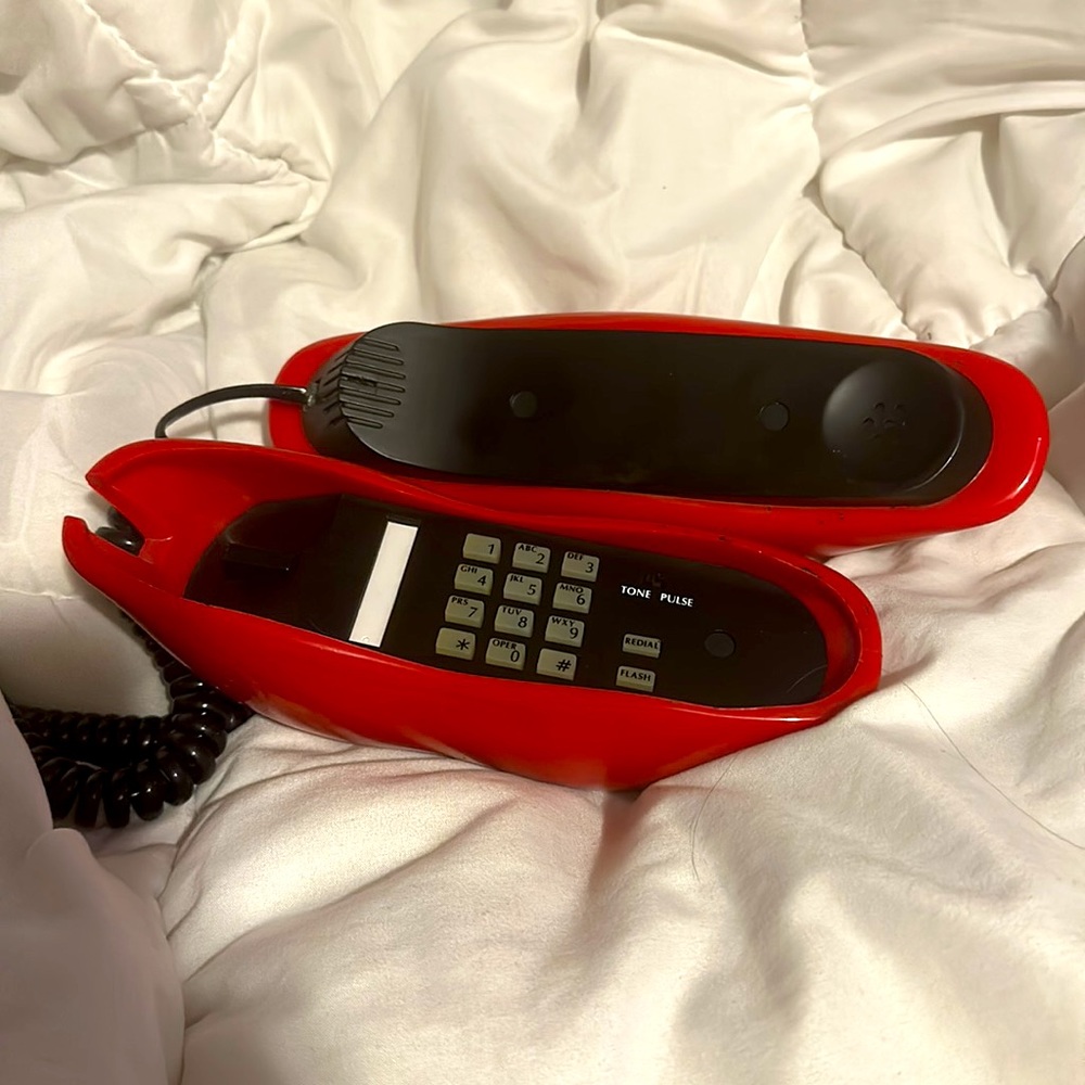 Lips telephone - Picture 2 of 5